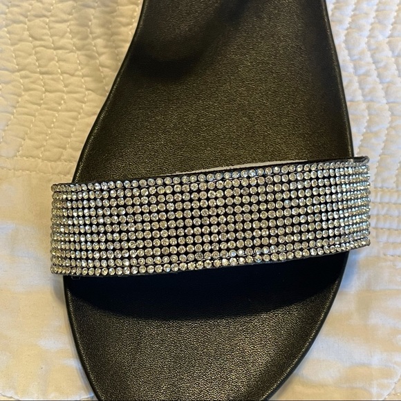 GUESS Nikki Double-Strap Flat Sandals NWOT Sz 8.5 - Picture 11 of 16